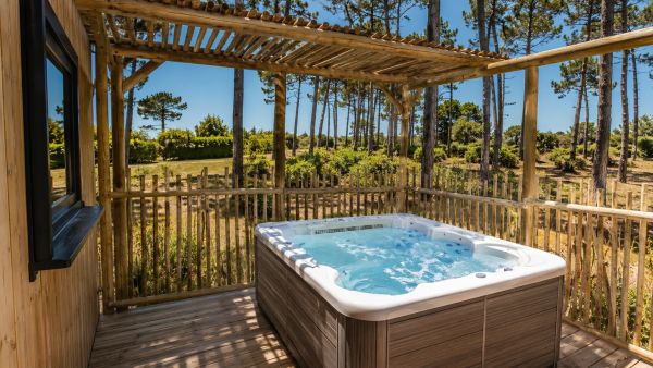 Détente garantie avec un camping et spa en Landes